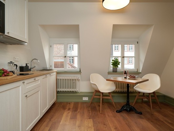 Küche mit Sitzgelegenheit