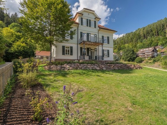 Villa im Sonnenschein